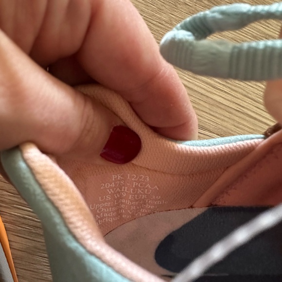 NWOB OluKai Wailuku Sneakers in Peach Women’s 9 - Picture 9 of 9